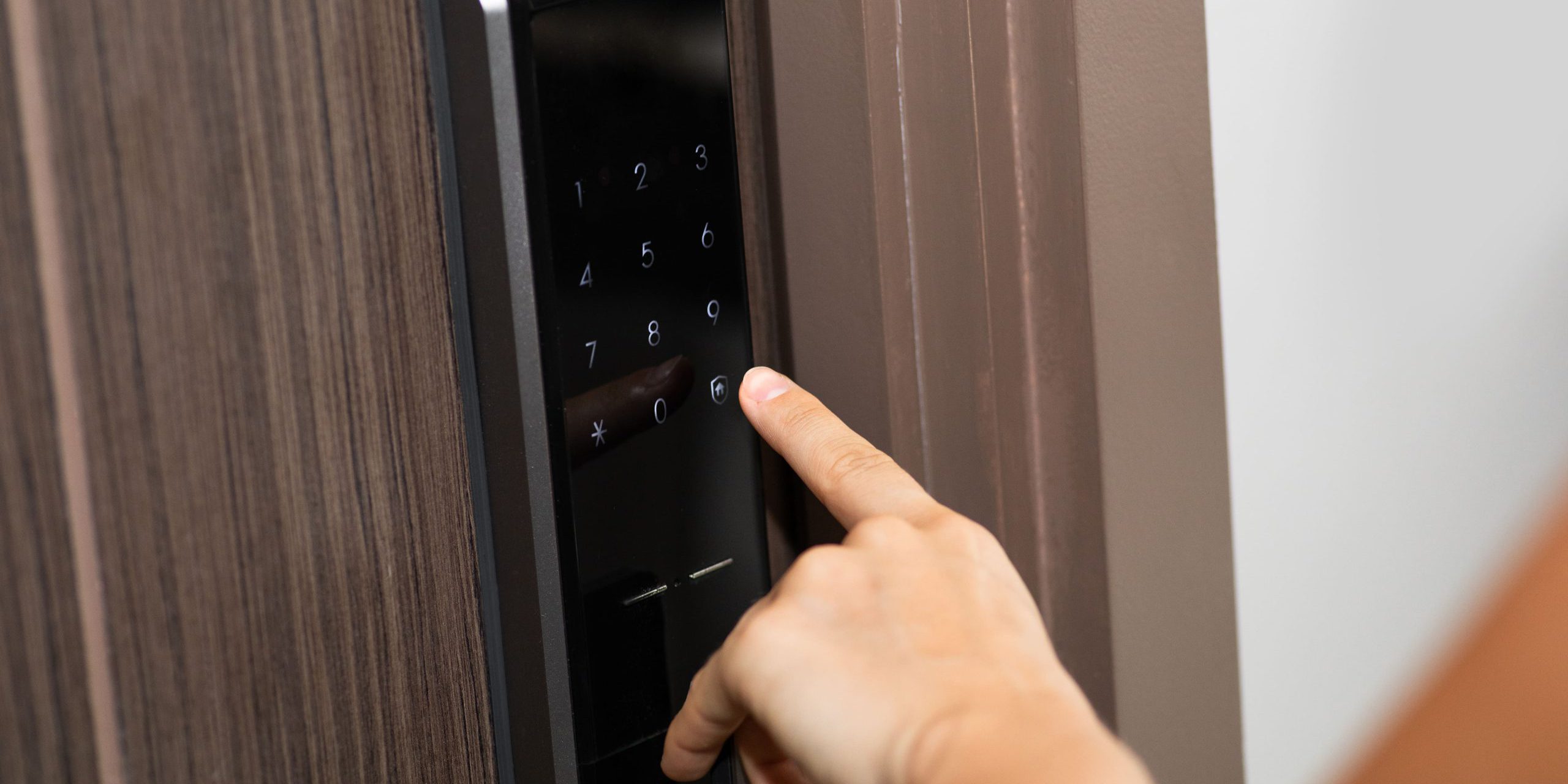 cerraduras electronicas en valencia – colocando clave cerraduras electronicas en valencia - colocando clave