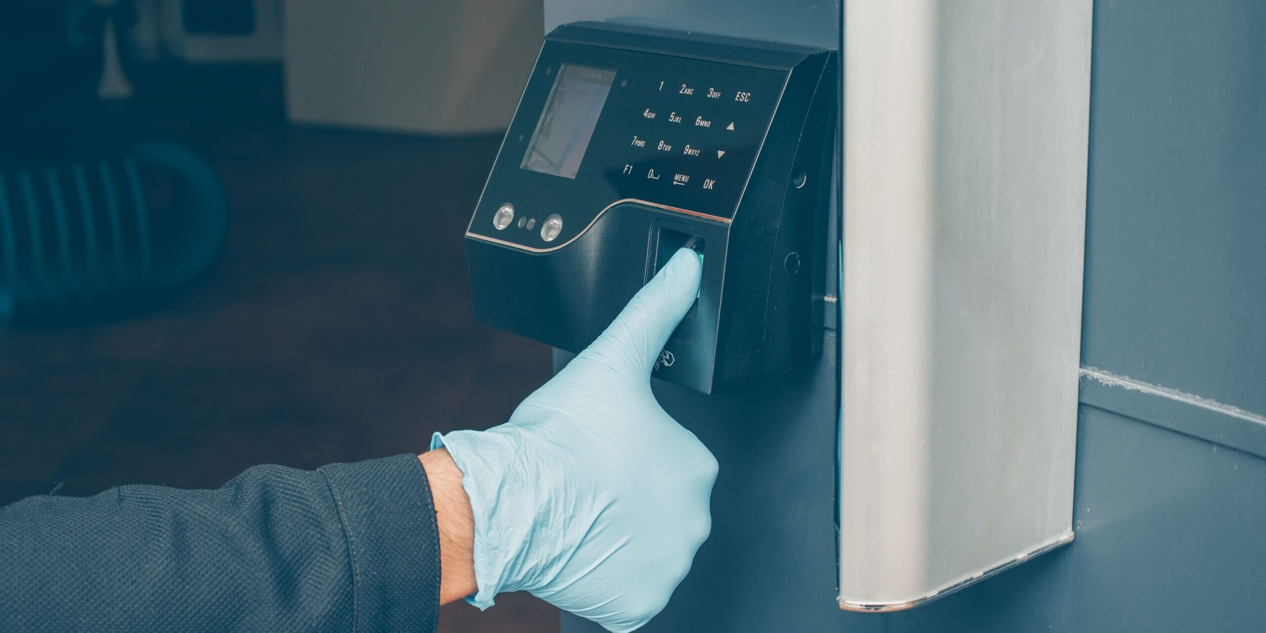 Instalación alarmas para naves en valencia – con lector de huella Instalación alarmas para naves en valencia - con lector de huella