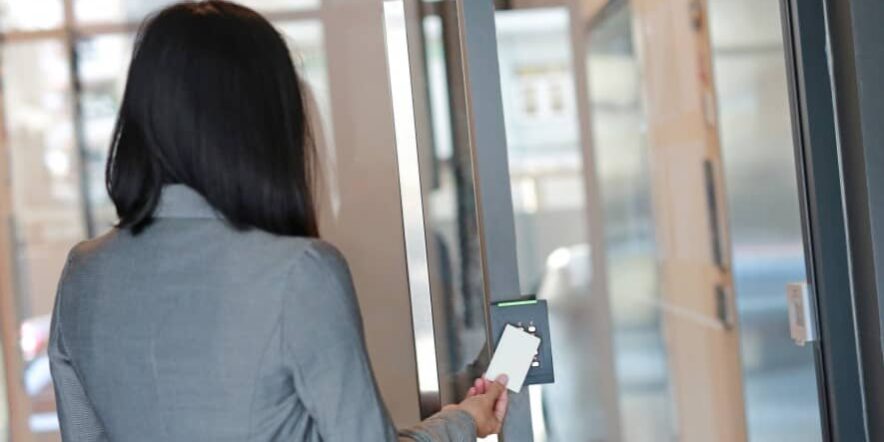 Sistemas de automatización de puertas en Valencia – Botón Sistemas de automatización de puertas en Valencia - Botón