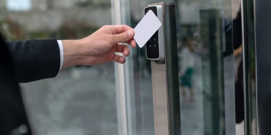 Sistemas de automatización de puertas en Valencia – Tarjeta Sistemas de automatización de puertas en Valencia - Tarjeta