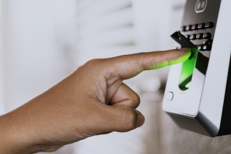 cerraduras con huella digital en Valencia - escaner dedo