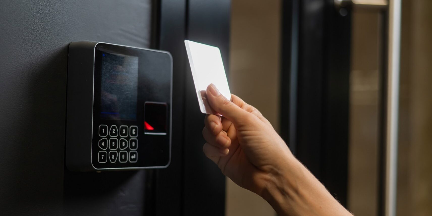 sistema de control de acceso en Valencia - acceso con tarjeta