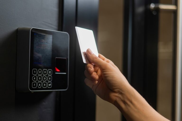 sistema de control de acceso en Valencia - acceso con tarjeta