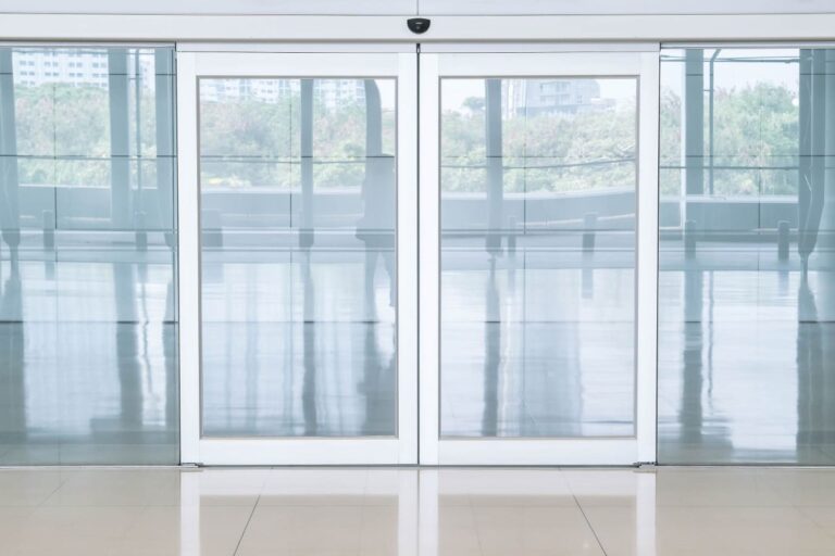 sistemas de puertas automáticas en Valencia - puertas de frente