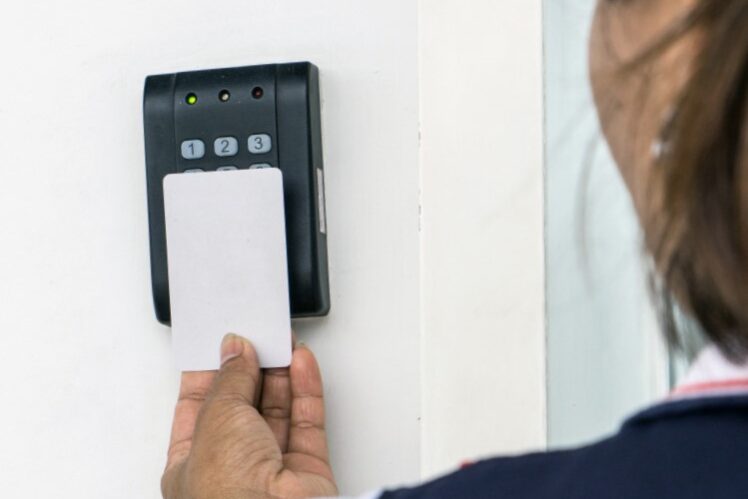 Sistema de control de acceso en Valencia - Clave