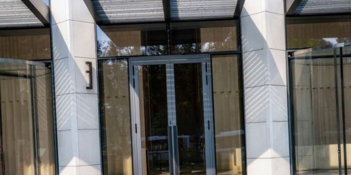 Sistemas de puertas automáticas en Valencia - Negocio