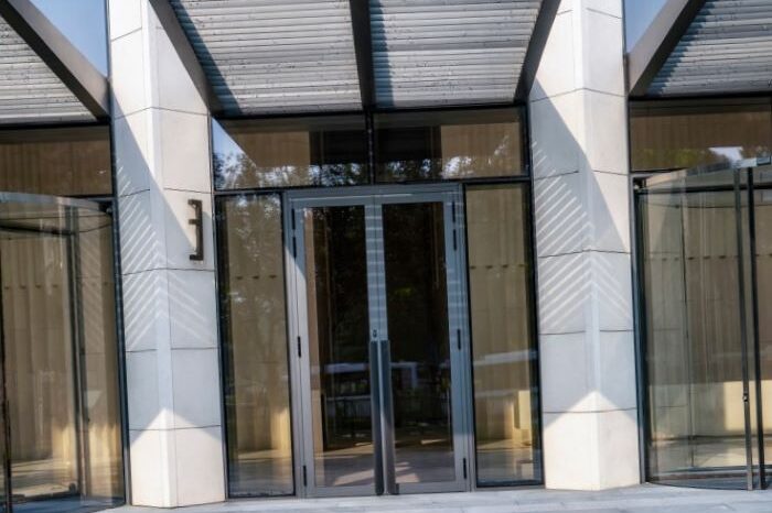 Sistemas de puertas automáticas en Valencia - Negocio