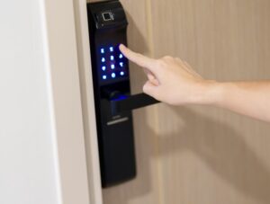 Instalación de cerraduras inteligentes en Valencia - Negro
