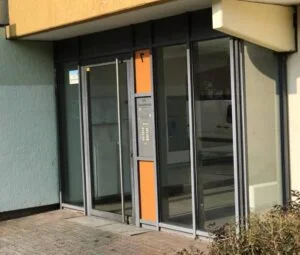 Sistemas de puertas automaticas en valencia - naranja