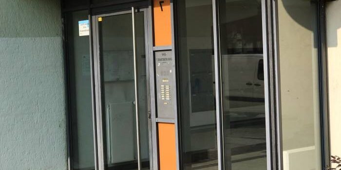 Sistemas de puertas automaticas en valencia - naranja